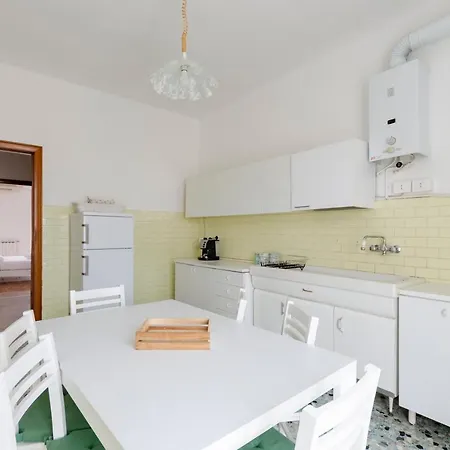Joivy Family Flat Terrace & Parking Near Lägenhet Sestri Levante